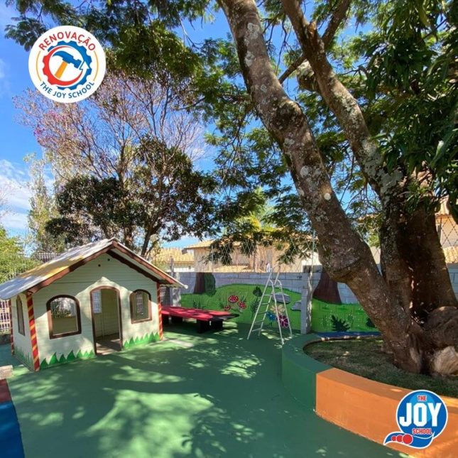 Enquanto nossos alunos e professores estão em aulas online, um time está por trás fazendo reformas por toda a escola.